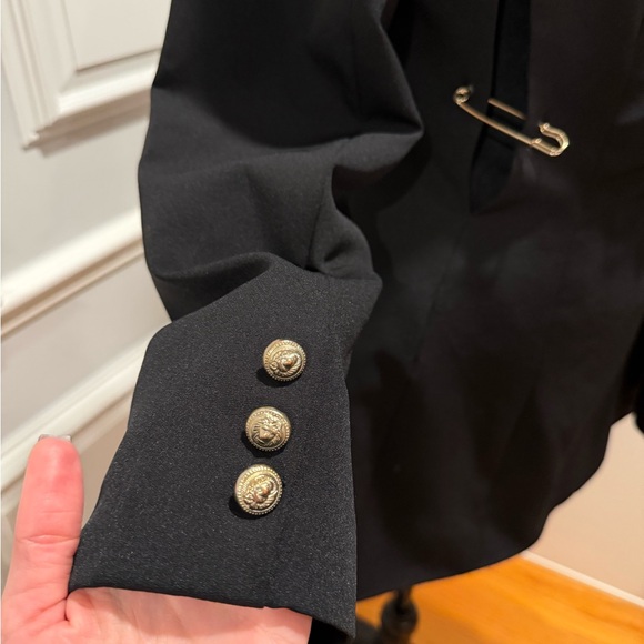 Elegant Black Double-Breasted Coat - Picture 3 of 5